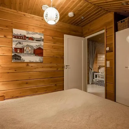 Charming Log House - Lumous B - - Finland *